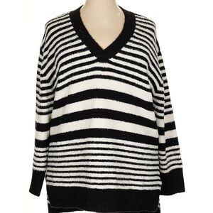 Ava & Viv Black and White V-Neck Sweater